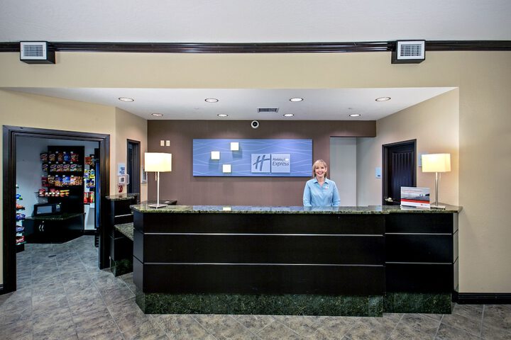 Holiday Inn Express & Suites Green Bay East, An IHG Hotel - thumb 5