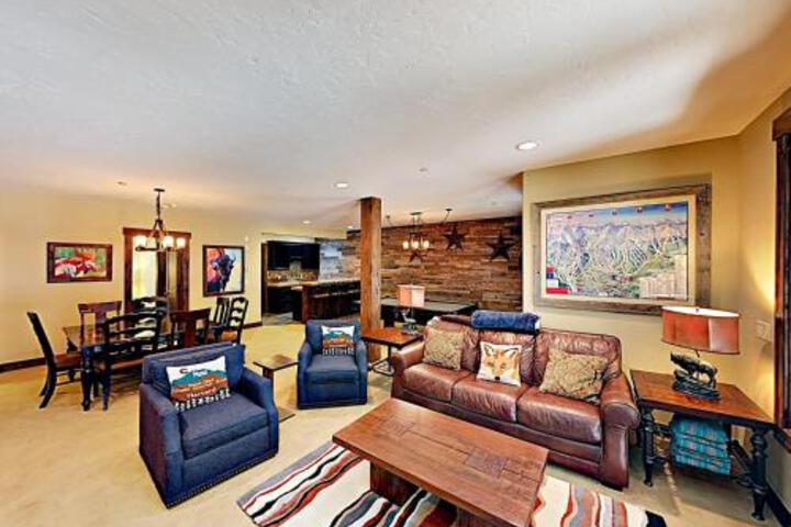 New Listing! Luxe Lodge W / Private Hot Tub & Garage Home - thumb 2