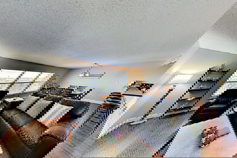 New Listing! Walkable Beachside W / Pool 3 Bedroom Condo - thumb 4