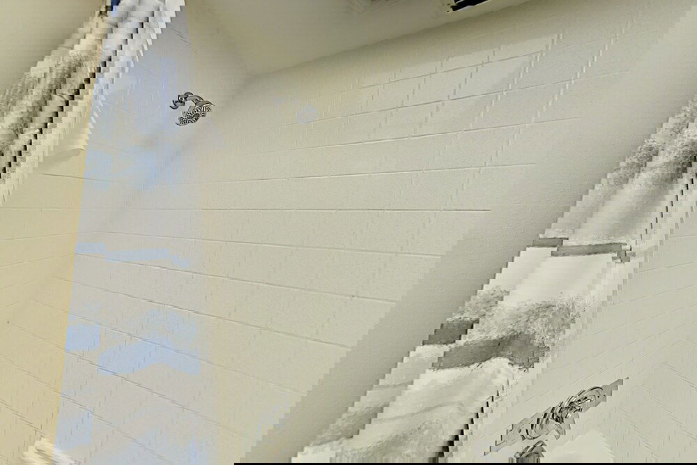 New Listing! Walkable Beachside W / Pool 3 Bedroom Condo - thumb 3