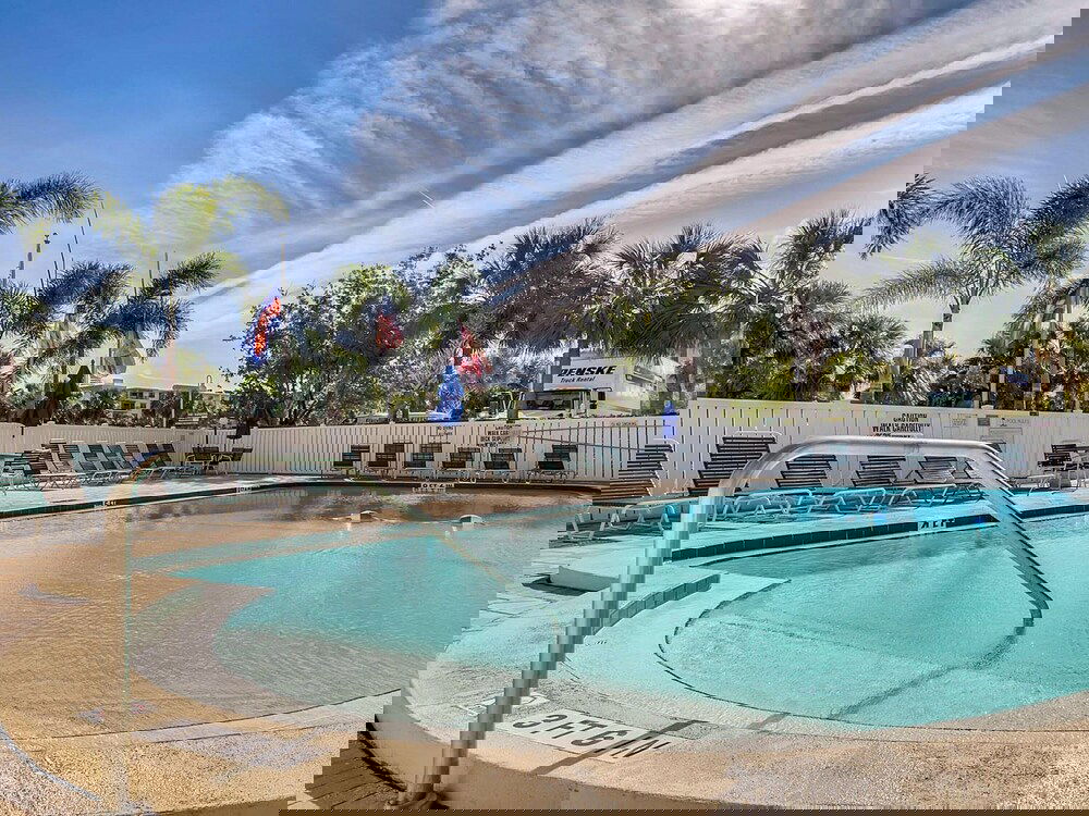 New Listing! Walkable Beachside W / Pool 3 Bedroom Condo - thumb 1