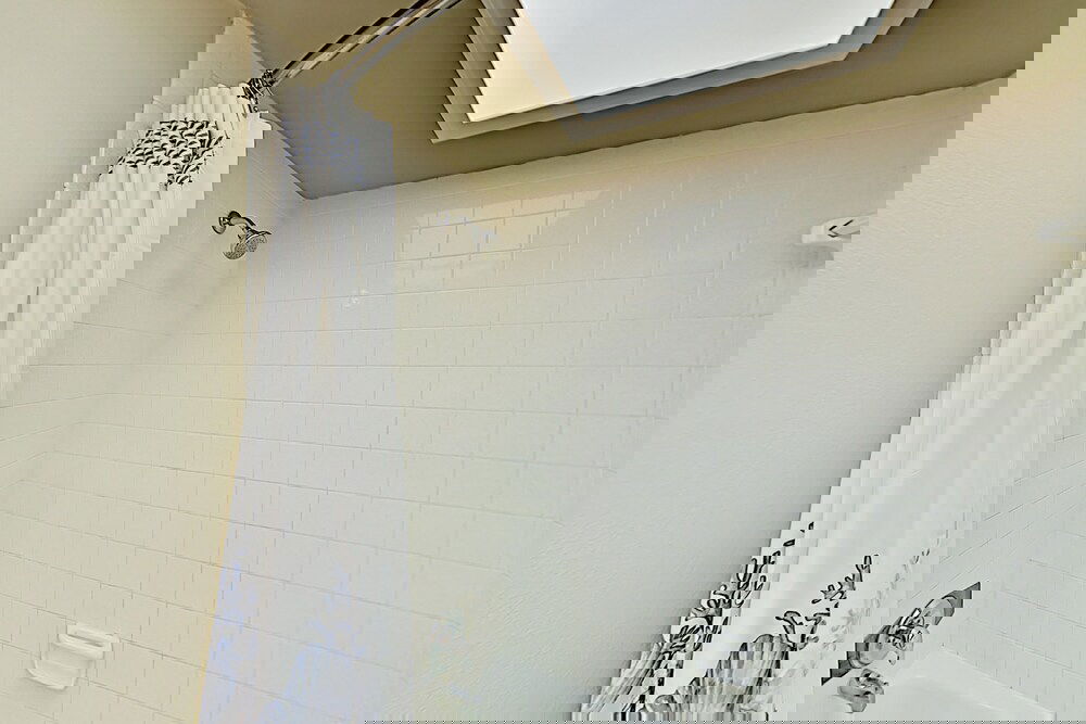 New Listing! Walkable Beachside W / Pool 3 Bedroom Condo - thumb 5