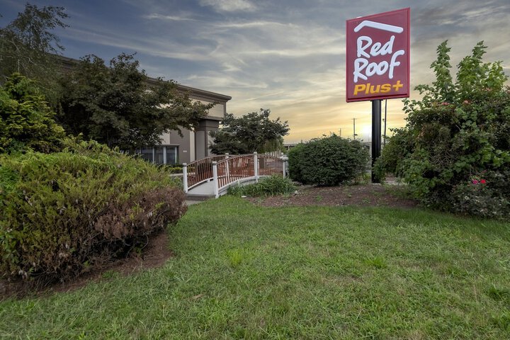 Red Roof PLUS+ Newark â€“ Carteret - thumb 6