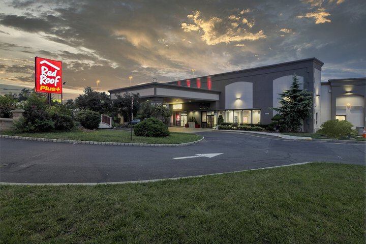 Red Roof PLUS+ Newark â€“ Carteret - thumb 1