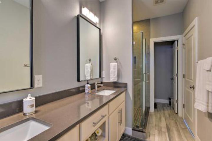 Luxe Condo W / Private Patio Walk To DT Littleton! - thumb 0