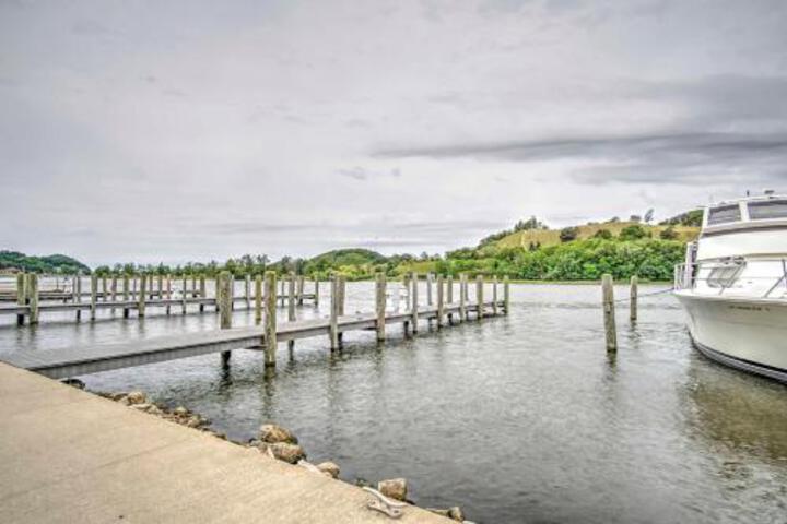 Lovely Apartment W / Balcony In Downtown Grand Haven - thumb 1