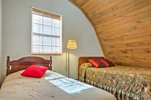 Rustic Taswell Cabin Grill & Walk To Patoka Lake! - thumb 2