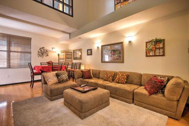 Cozy Littleton Condo W / Loft & Patio On Golf Course - thumb 2