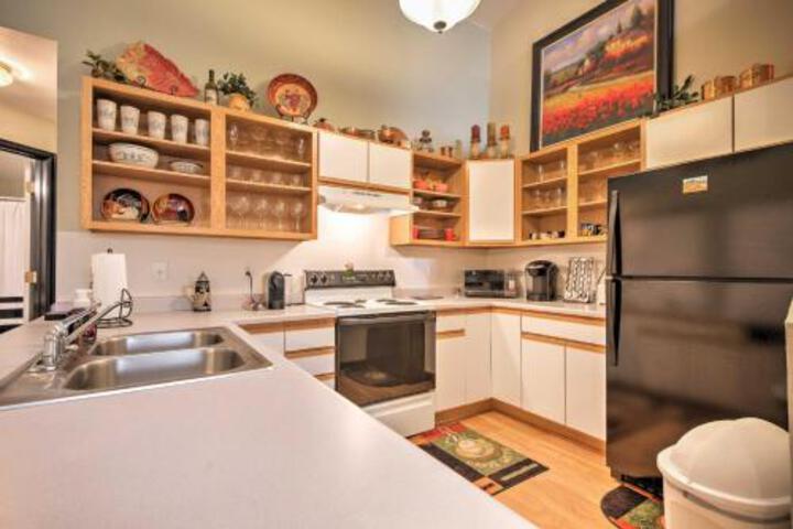 Cozy Littleton Condo W / Loft & Patio On Golf Course - thumb 4