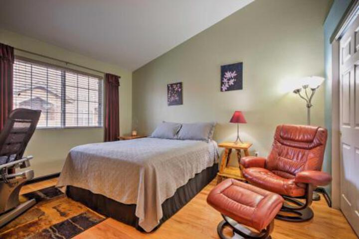 Cozy Littleton Condo W / Loft & Patio On Golf Course - thumb 0