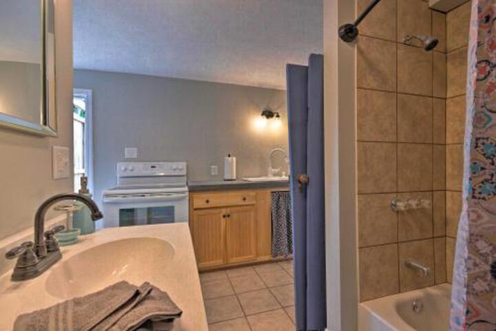 Private Solar Hill Apartment In Downtown Bristol! - thumb 3