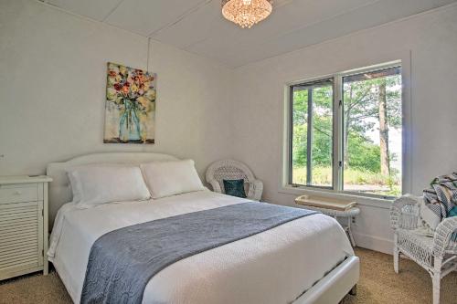 NEW Lakefront Grand Haven Home W / Deck & Water Toys - thumb 4