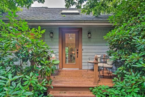 NEW Lakefront Grand Haven Home W / Deck & Water Toys - thumb 1