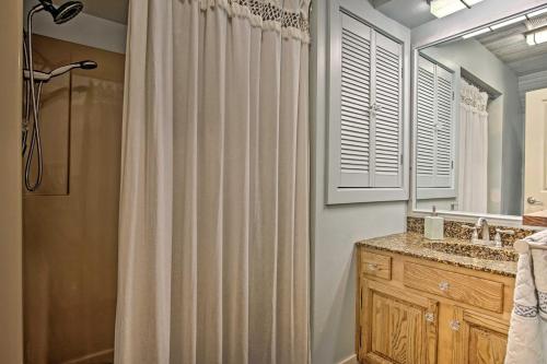 NEW Lakefront Grand Haven Home W / Deck & Water Toys - thumb 3