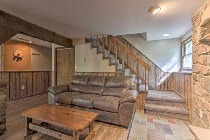 Home With Fire Pit & Game Room 400ft To Lake! - thumb 5