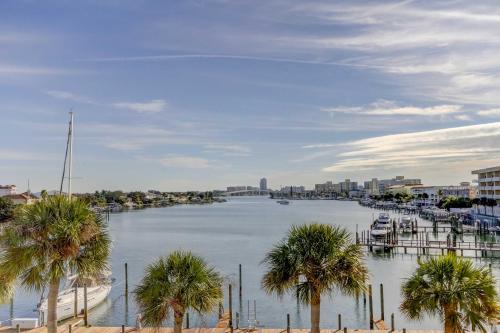 Dockside Condo W / Pool: Walk To Clearwater BCH - thumb 3