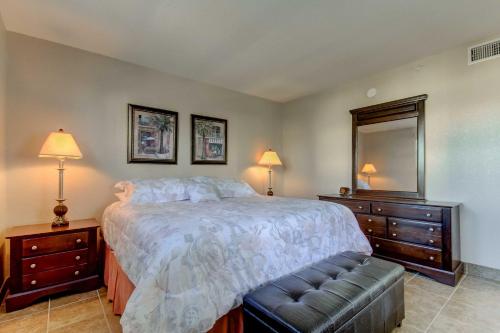 Dockside Condo W / Pool: Walk To Clearwater BCH - thumb 0