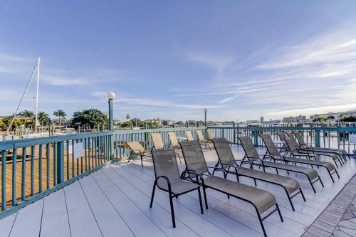 Dockside Condo W / Pool: Walk To Clearwater BCH - thumb 2