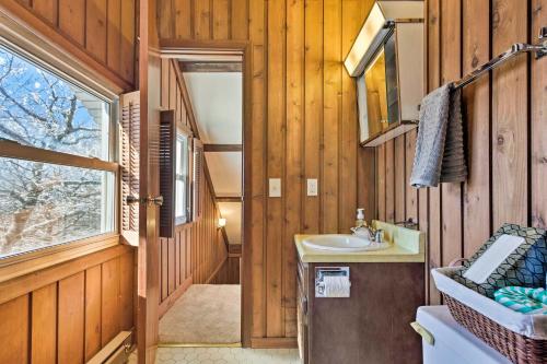 Cozy Pet Friendly Escape 1Mi To Beech Mtn Ski - thumb 0