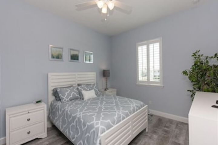 Sunset Key 5 Bedrooms Private Pool Game Room Beach Sleeps 12 - thumb 3