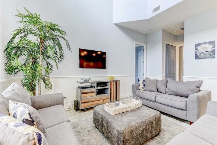 Sunset Key 5 Bedrooms Private Pool Game Room Beach Sleeps 12 - thumb 1