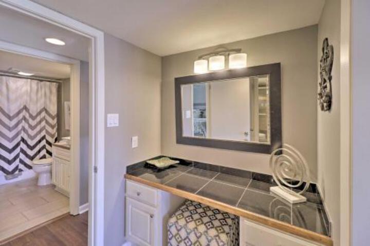 Cozy Condo W / Balcony+Pool Access On Lake Hamilton! - thumb 0