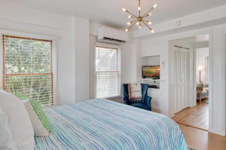 Pelican Alley - thumb 0