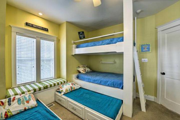 Grand Avalon Beach House 2 Blocks To Water! - thumb 5