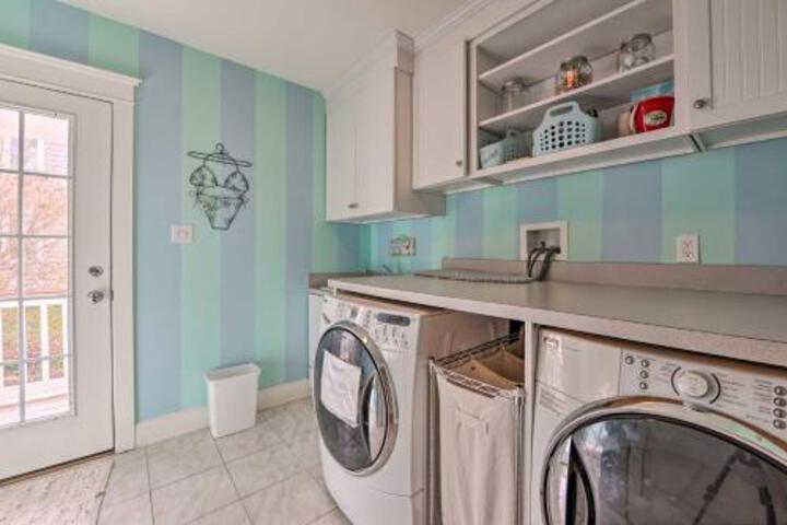 Grand Avalon Beach House 2 Blocks To Water! - thumb 1