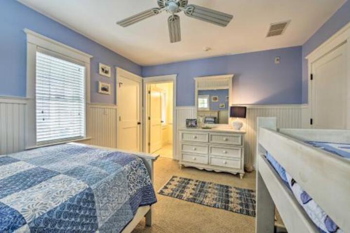 Grand Avalon Beach House 2 Blocks To Water! - thumb 4