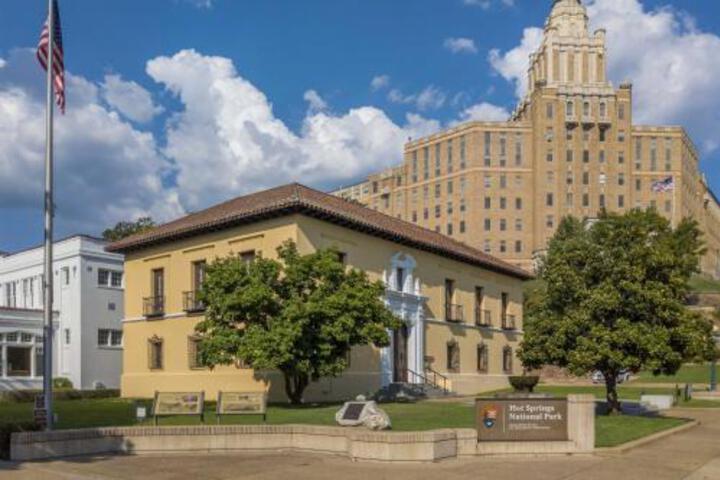 Hot Springs Home Oaklawn Racing Casino Less Than 1 Mi - thumb 5