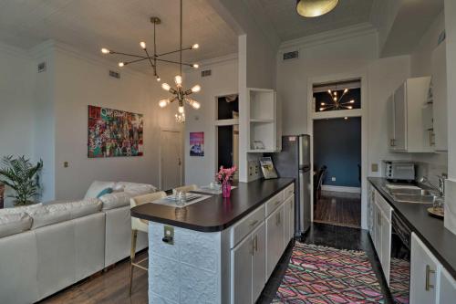 Downtown Condo 1 Block From Bathhouse Row! - thumb 3