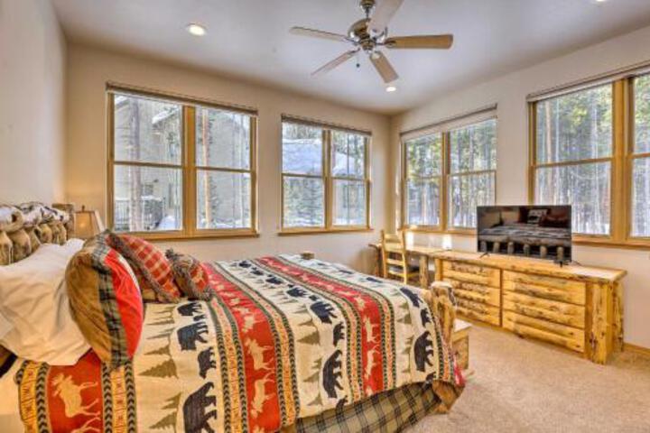 Ski In & Out Burrow Trail Access From Breck Home - thumb 2