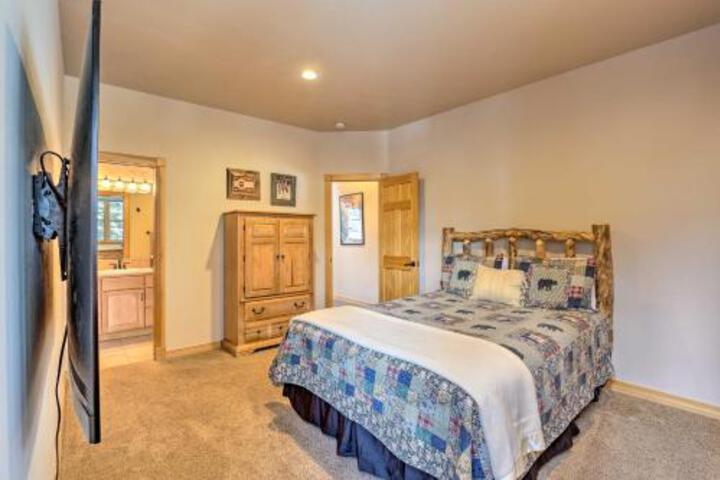 Ski In & Out Burrow Trail Access From Breck Home - thumb 6