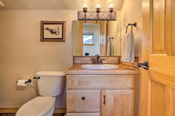 Ski In & Out Burrow Trail Access From Breck Home - thumb 0