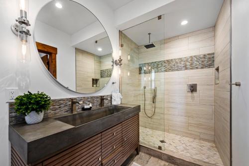 Rocky Mountain Getaway Indoor / Outdoor Fireplace Jacuzzi Close To Downtown - thumb 3