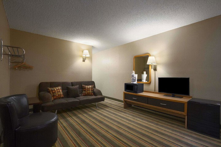 Super 8 By Wyndham Blackwell - thumb 5