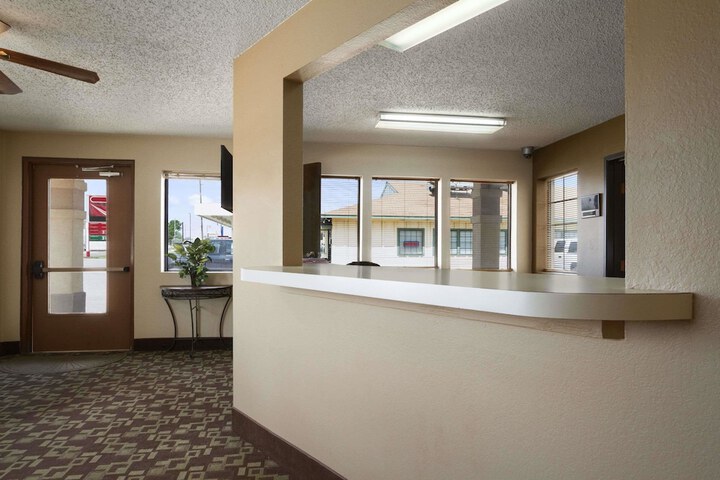 Super 8 By Wyndham Blackwell - thumb 2