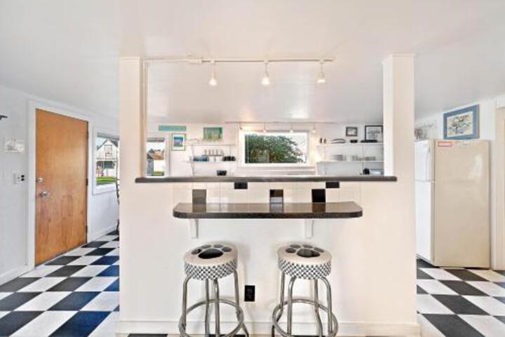 Beach Dog House - thumb 0