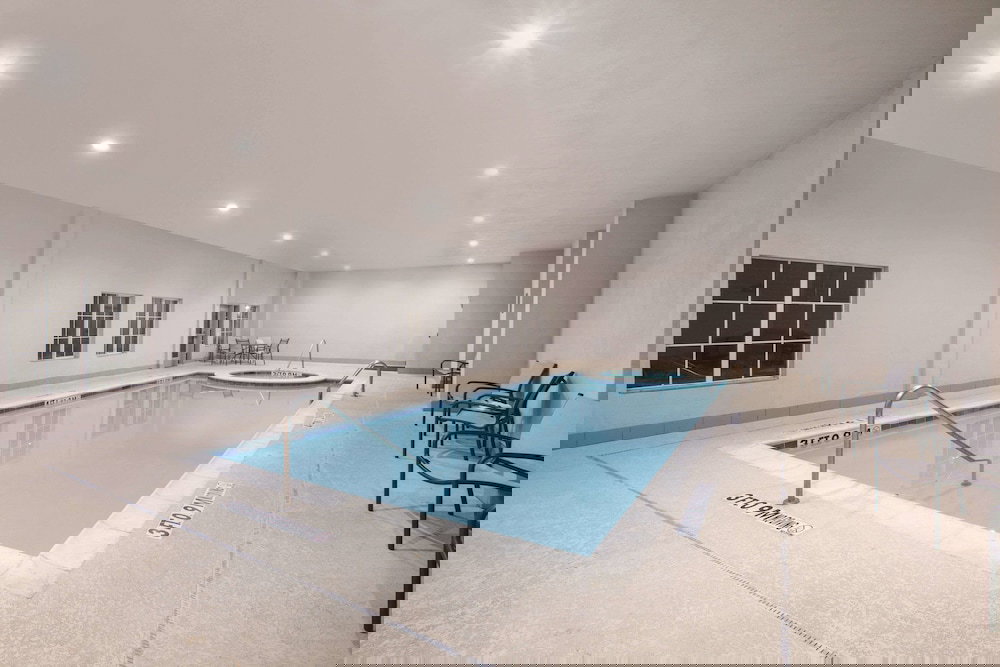 La Quinta Inn & Suites By Wyndham Mansfield TX - thumb 1