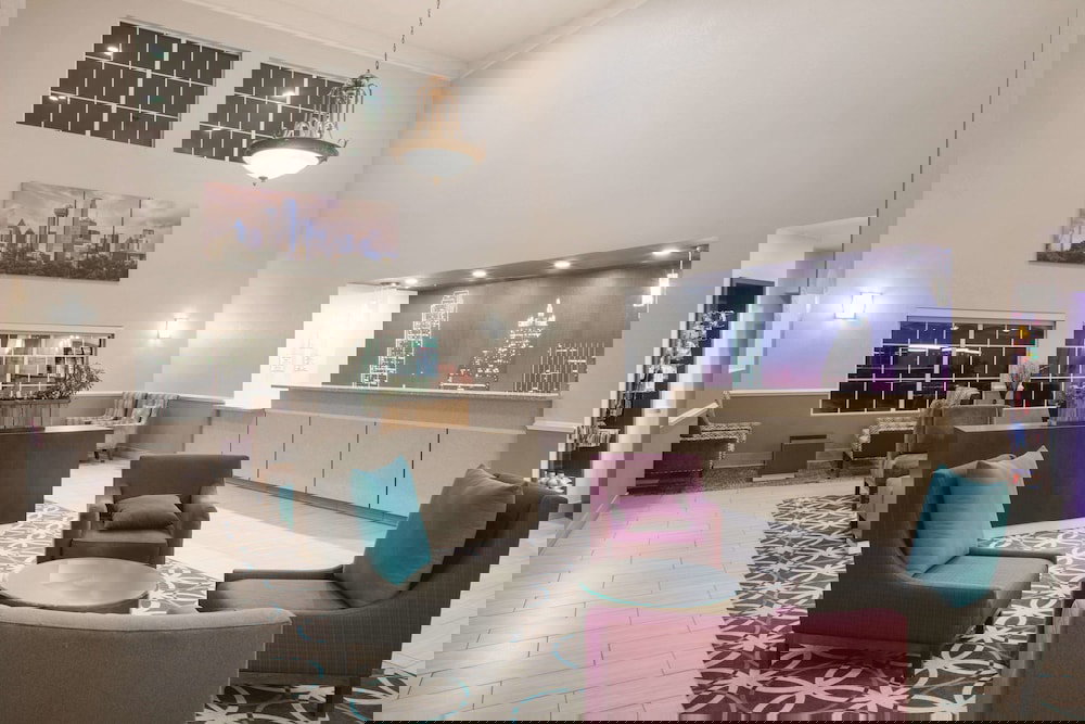 La Quinta Inn & Suites By Wyndham Mansfield TX - thumb 3