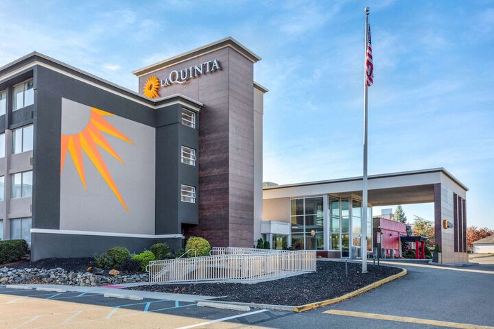La Quinta Inn & Suites By Wyndham Clifton/Rutherford - thumb 3