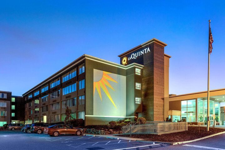La Quinta Inn & Suites By Wyndham Clifton/Rutherford - thumb 1