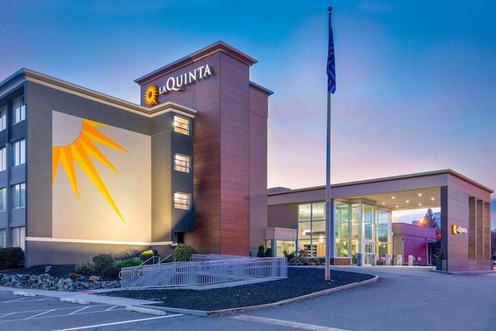 La Quinta Inn & Suites By Wyndham Clifton/Rutherford - thumb 2