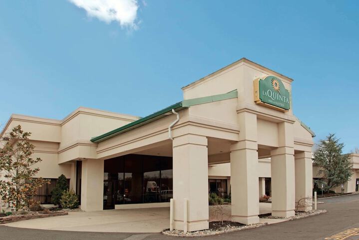 La Quinta Inn & Suites By Wyndham Fairfield NJ - thumb 1