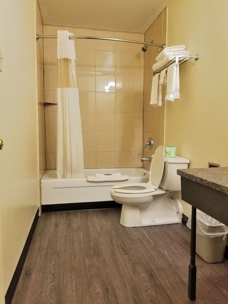 Great Lakes Inn And Suites - thumb 6