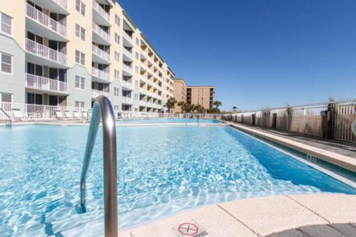 Waters Edge Condominiums - thumb 0