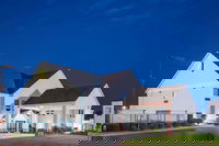 Super 8 by Wyndham Monett