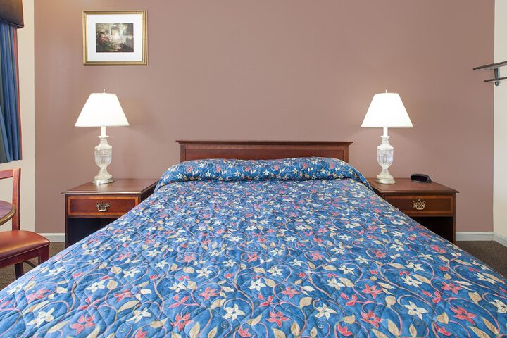 Knights Inn Bishop Airport - thumb 6