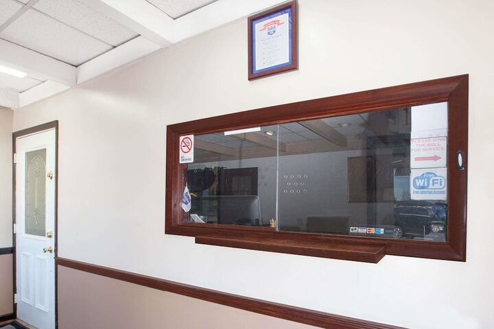 Knights Inn Bishop Airport - thumb 1